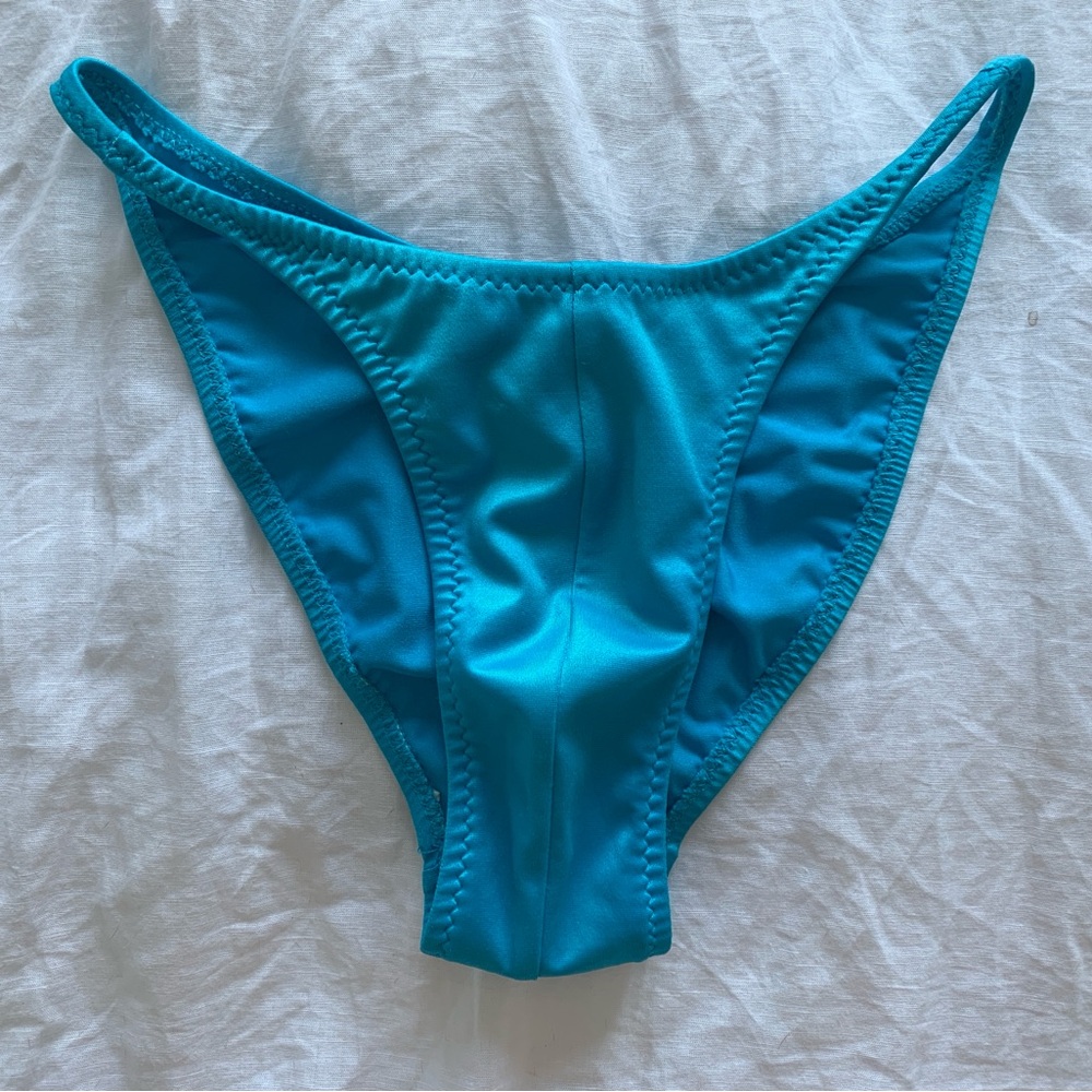 Andrea’s Cahling Mens Thong in Size XS